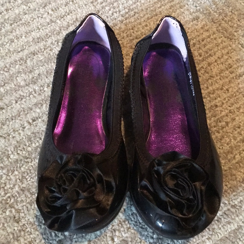 Kenneth Cole Girls shoes. Size 10. Black patent